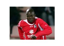 Seyi Olajengbesi vom SC Freiburg ausgeliehen